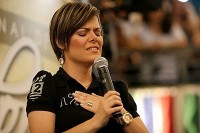 Críticas, Ana Paula Valadão e a nossa infelicidade